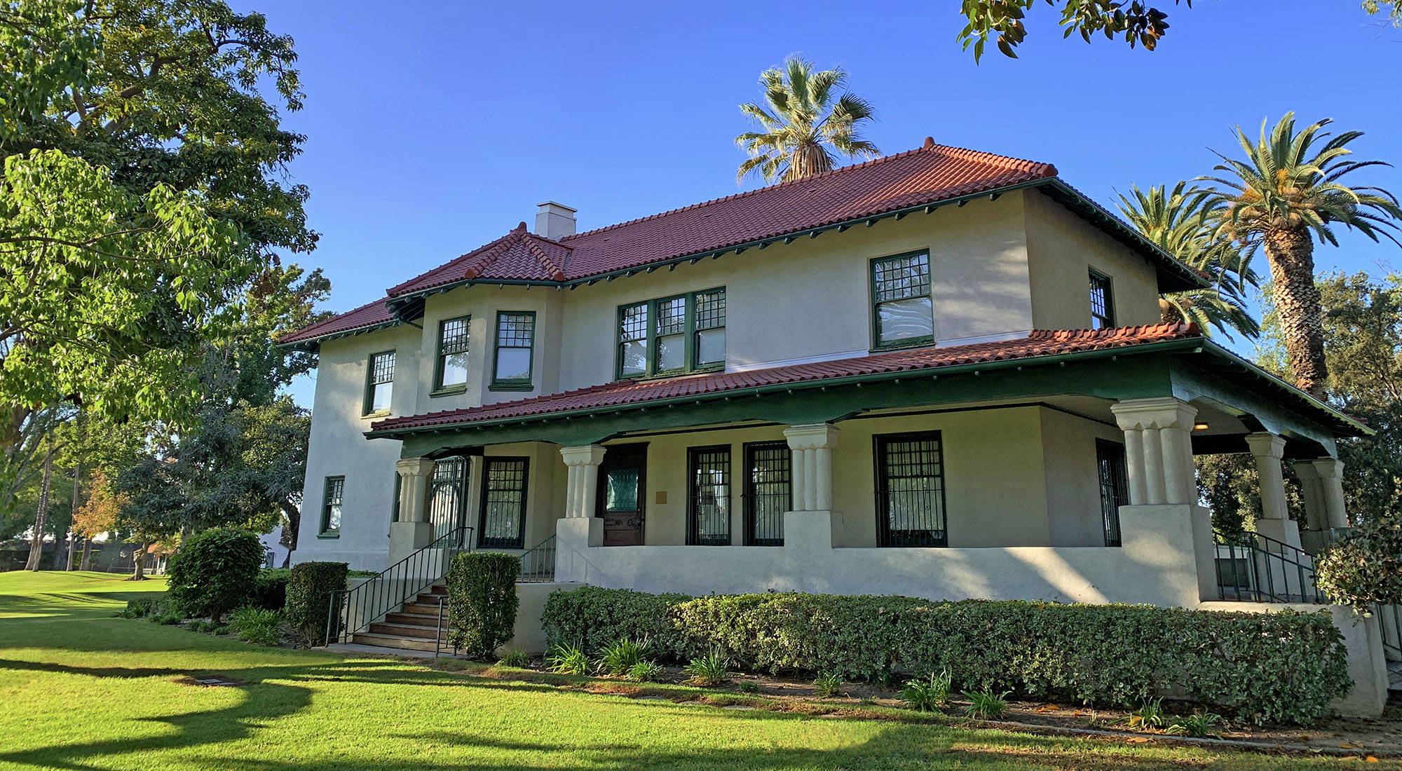 Neff park la mirada deals history